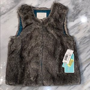 NWT copper key girls faux fur vest size 4/5